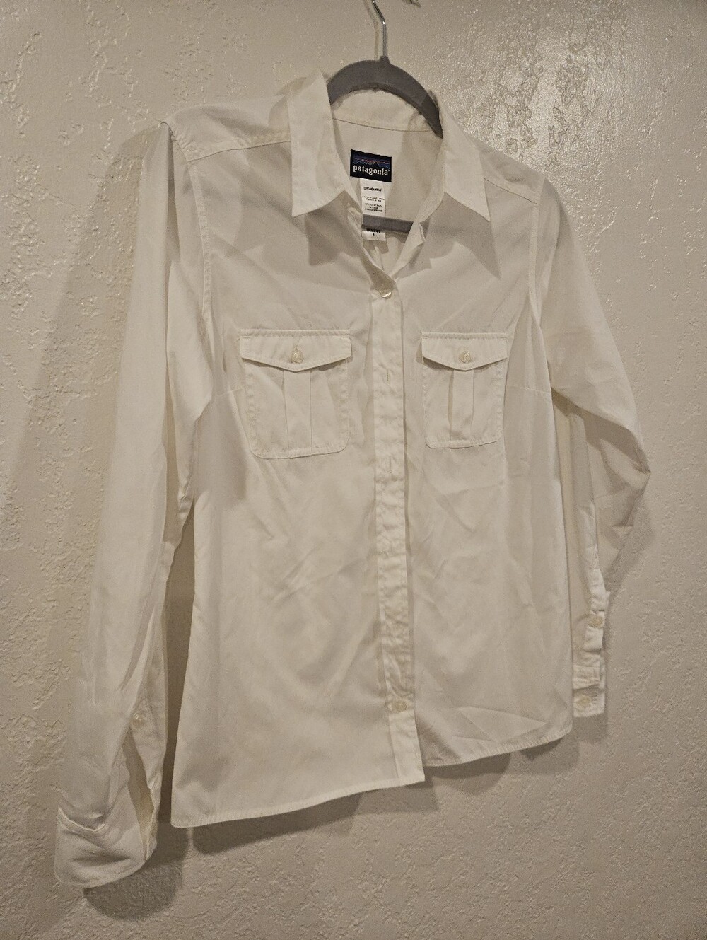 PATAGONIA Lightweight Buttonup Shirt Top Womens Size 8 Breathable With Pockets.